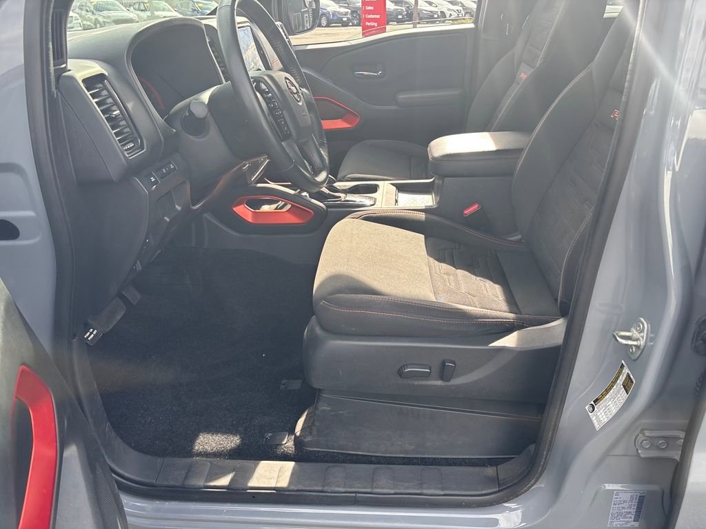 Used 2024 Nissan Frontier PRO-4X image 9