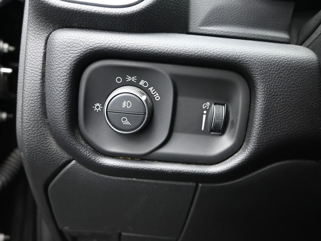 Used 2022 RAM 2500 Big Horn w/ Night Edition AWD/4WD image 15