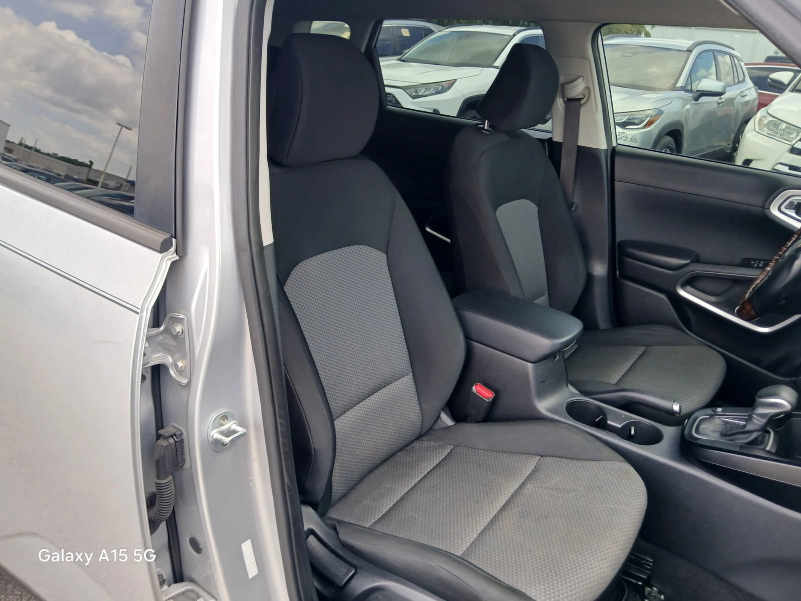 Used 2020 Kia Soul LX FWD image 18