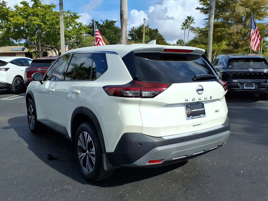 Certified 2021 Nissan Rogue SV image 4