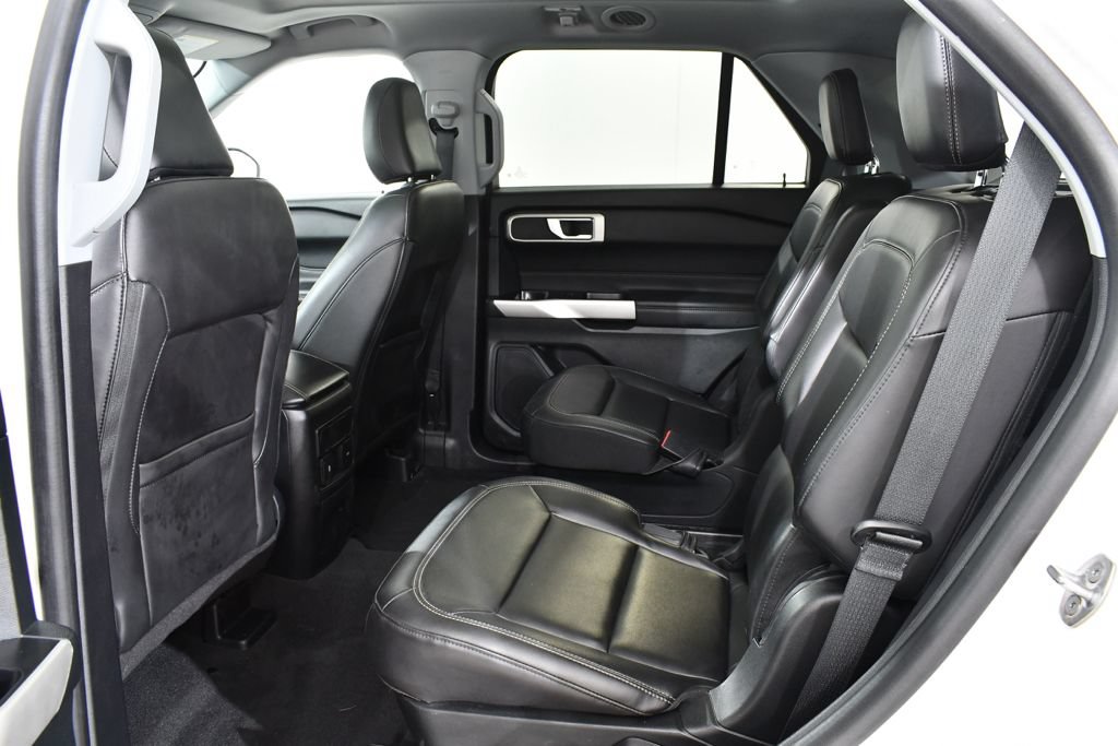 Used 2022 Ford Explorer XLT w/ Equipment Group 202A AWD/4WD image 16