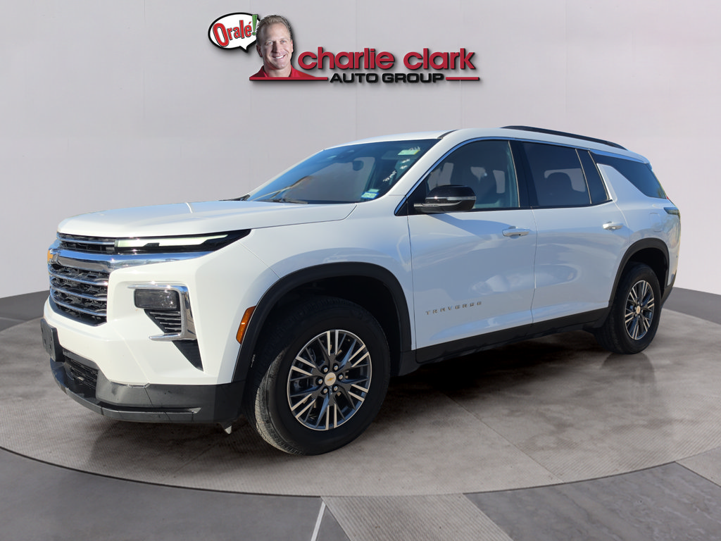 Used 2026 Chevrolet Traverse LT FWD image 1