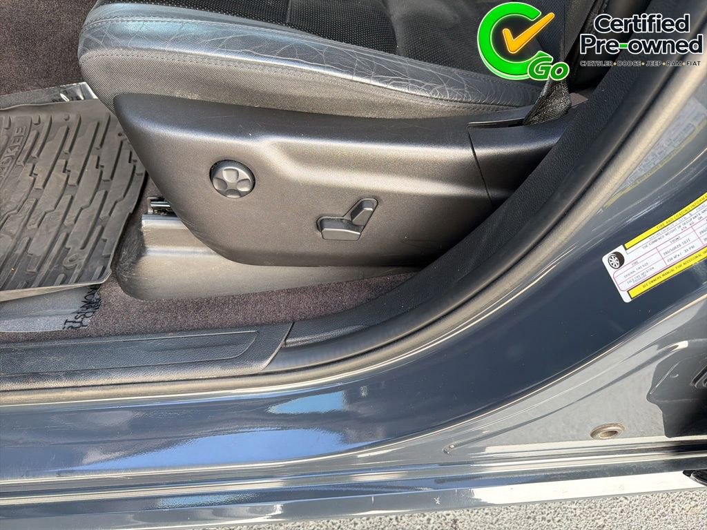 Used 2018 Jeep Grand Cherokee Altitude RWD image 50