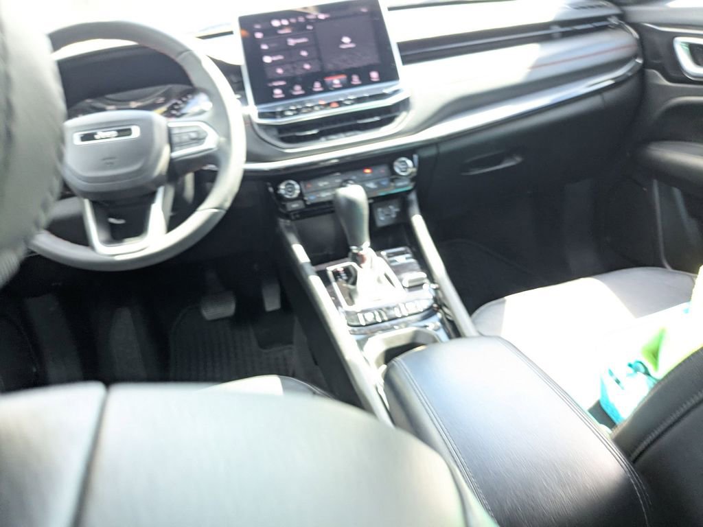 Used 2025 Jeep Compass Trailhawk image 23