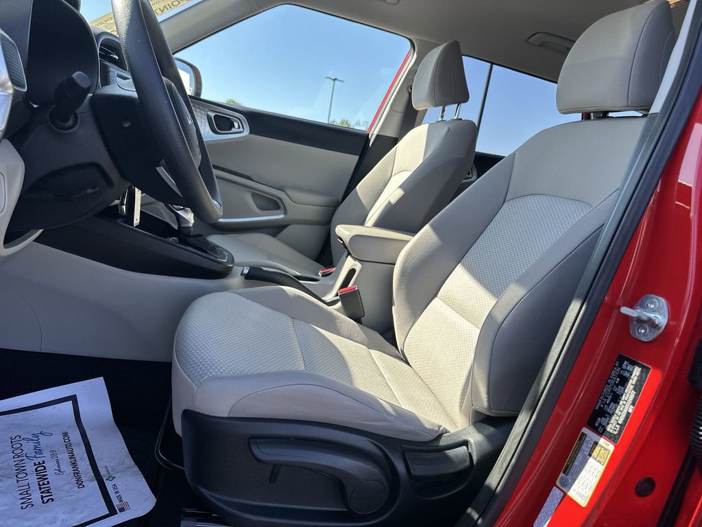 Used 2025 Kia Soul LX FWD image 17
