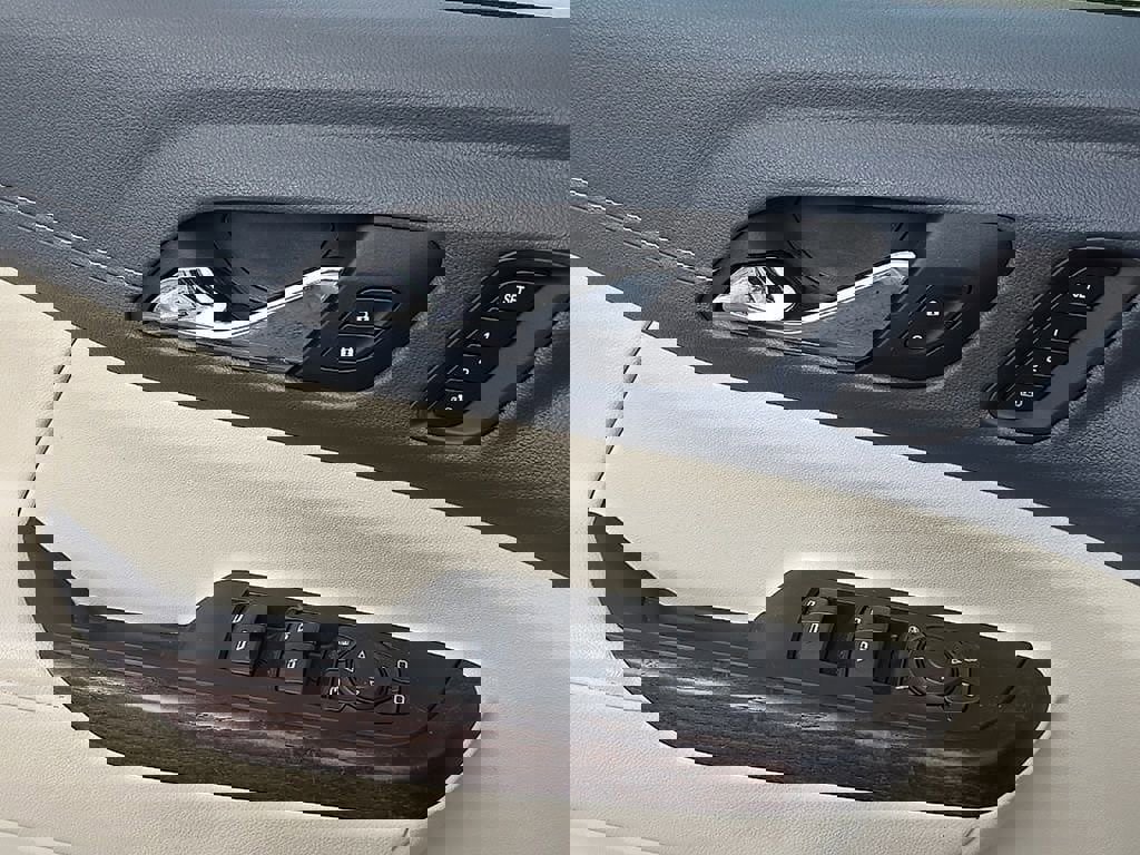 Used 2023 GMC Acadia Denali w/ Denali Ultimate Package image 19