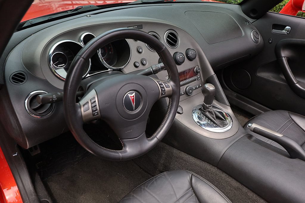 Used 2008 Pontiac Solstice GXP w/ Premium Package RWD image 37