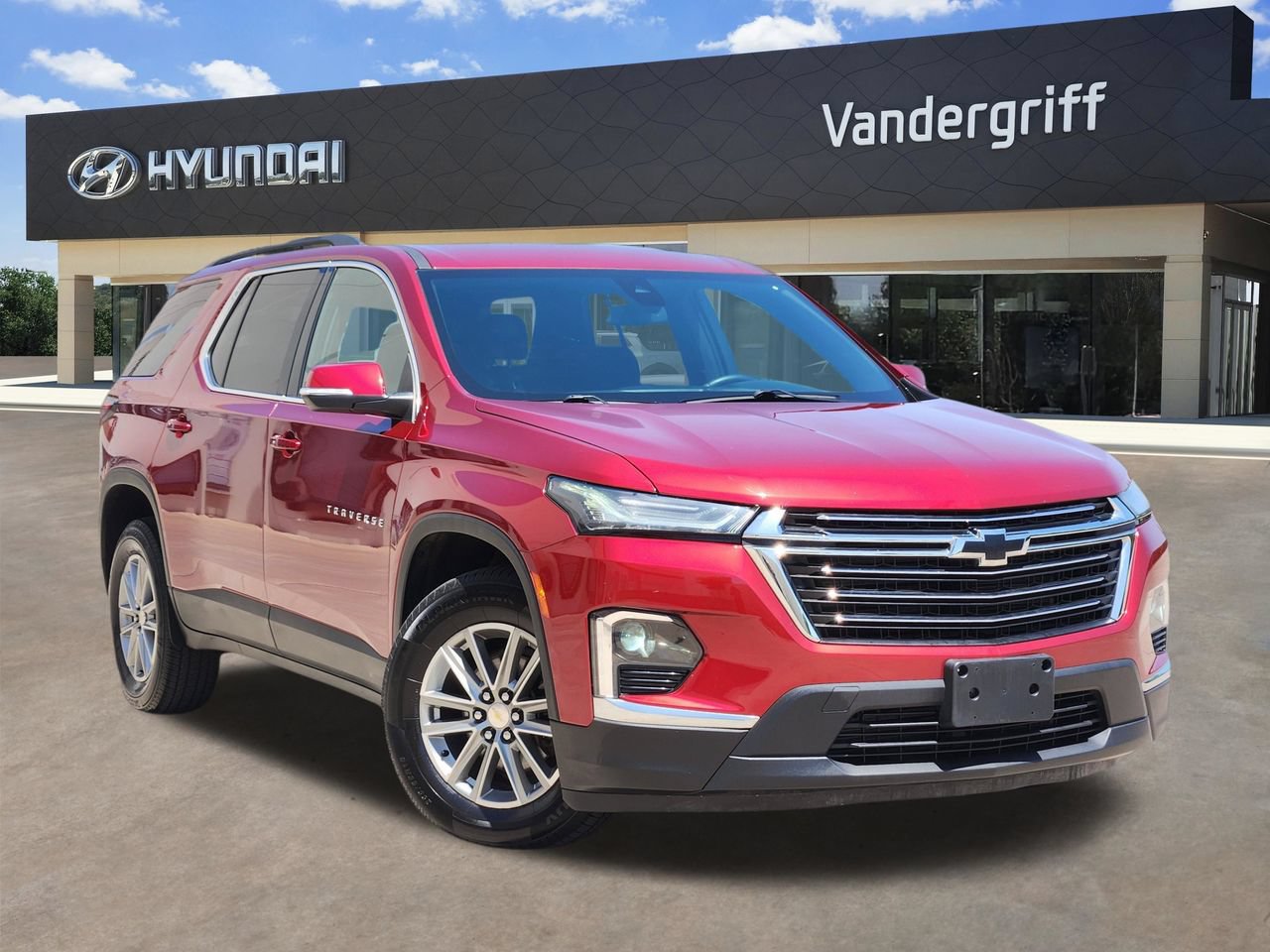 Used 2023 Chevrolet Traverse LT FWD image 1