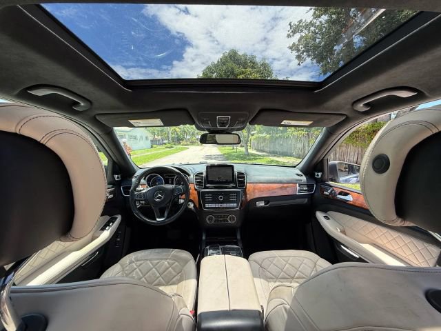 Used 2017 Mercedes-Benz GLS 550 4MATIC image 9
