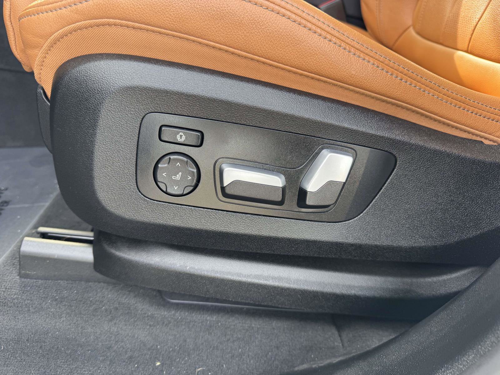 Used 2022 BMW X7 xDrive40i w/ Cold Weather Package image 21