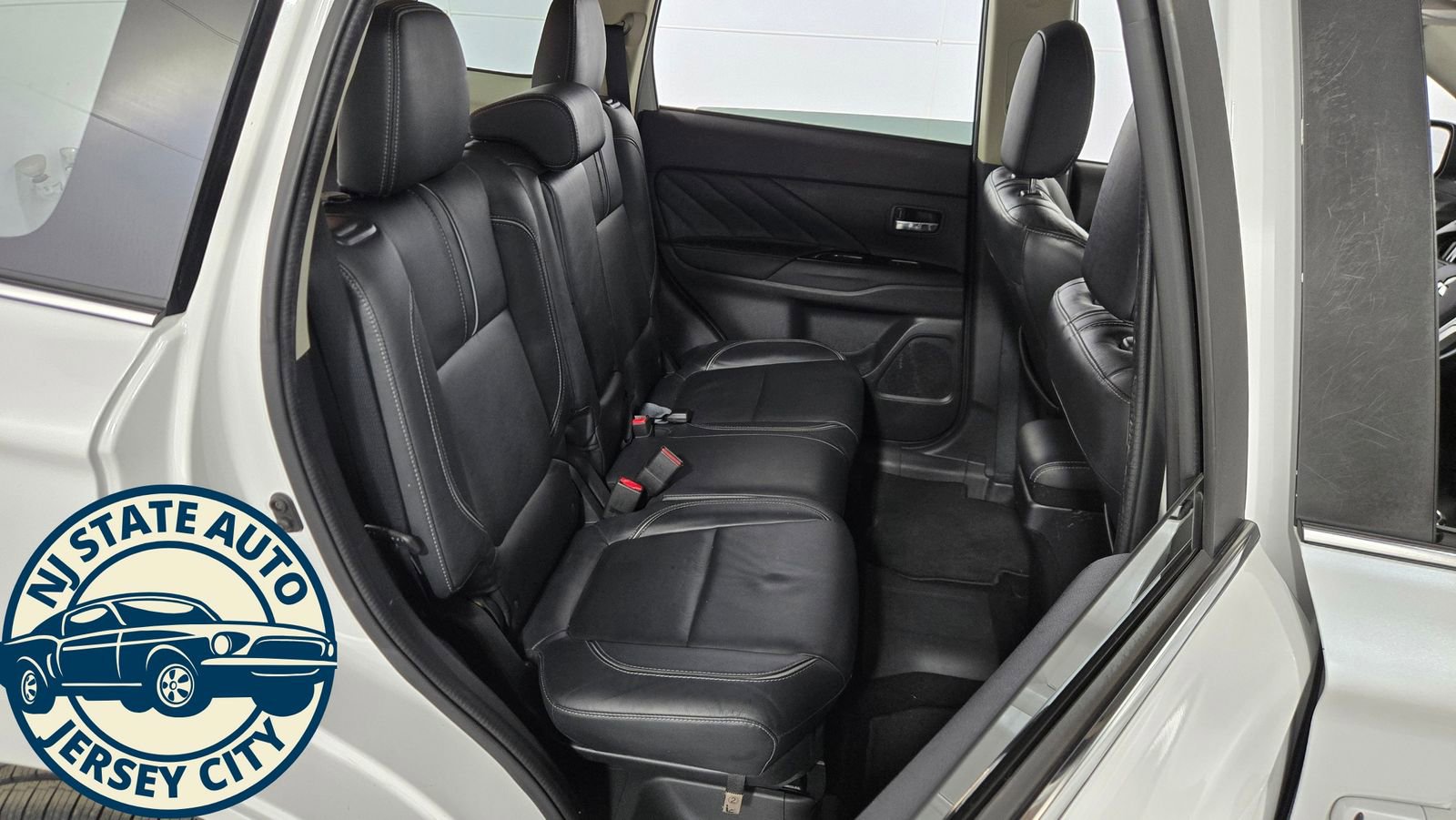 Used 2018 Mitsubishi Outlander SEL image 34