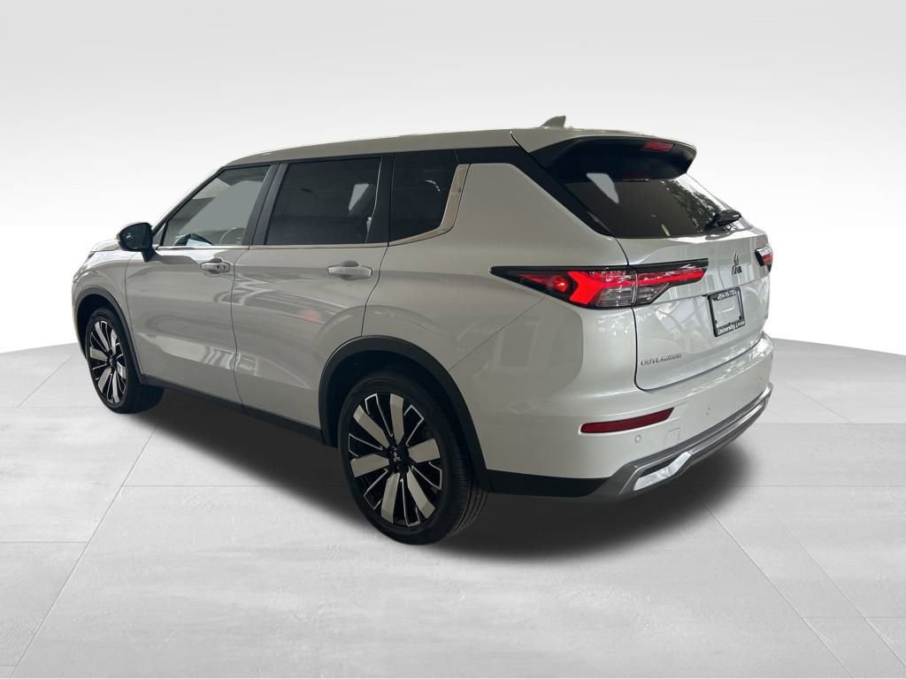 New 2026 Mitsubishi Outlander SE image 4