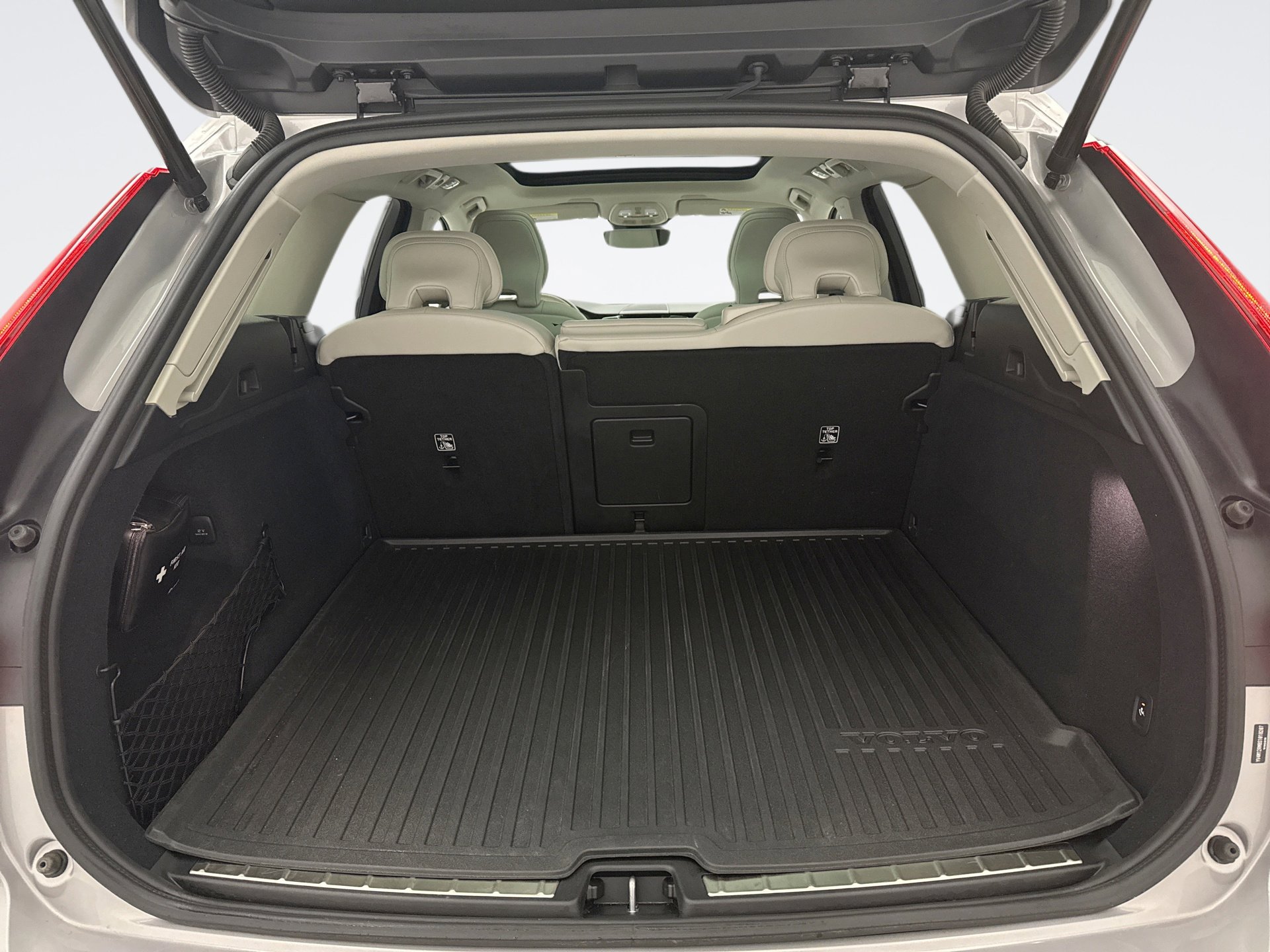 Used 2025 Volvo XC60 B5 Ultra w/ Climate Package image 22