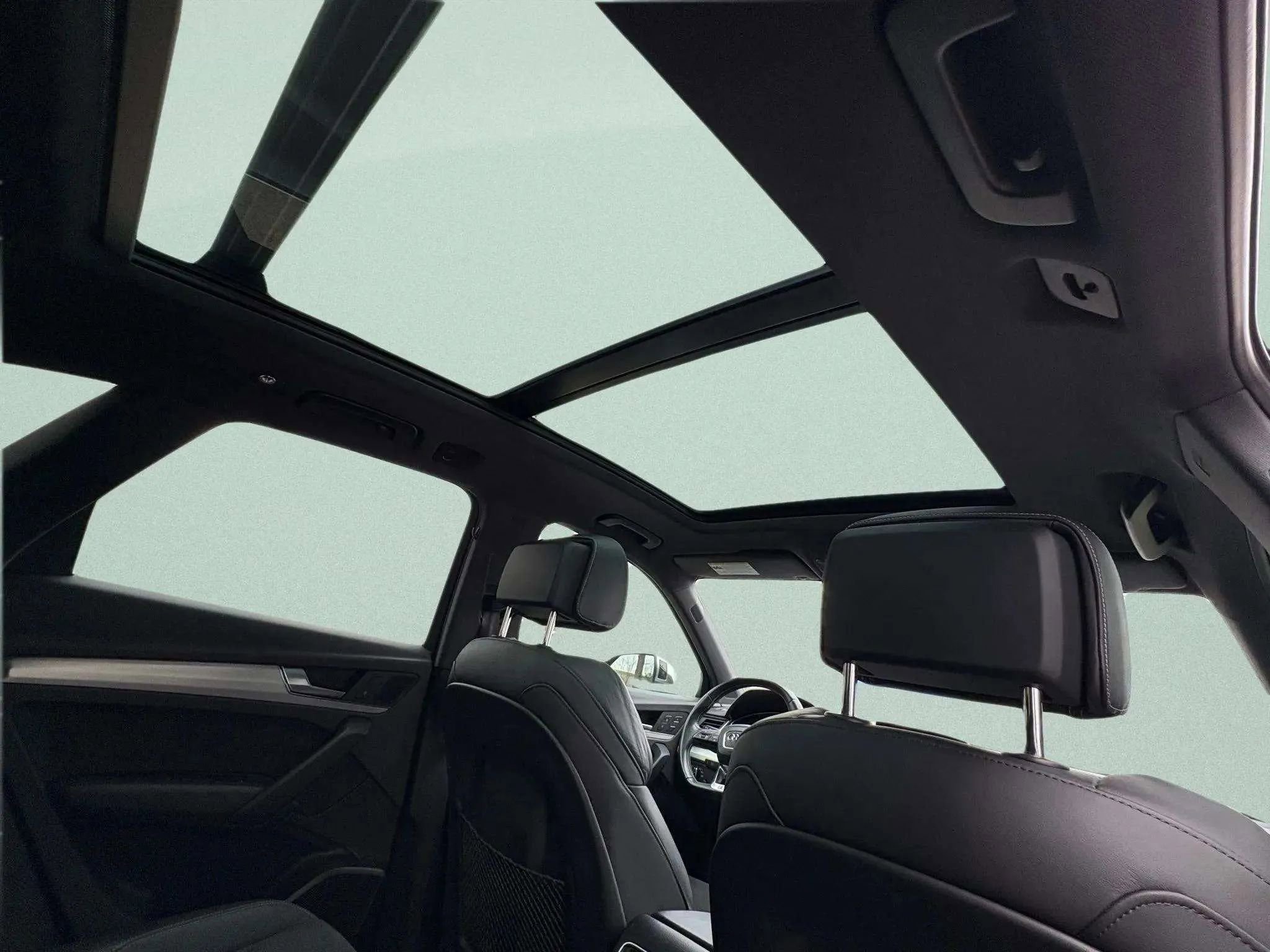 Used 2018 Audi SQ5 Premium Plus w/ Navigation Package image 16