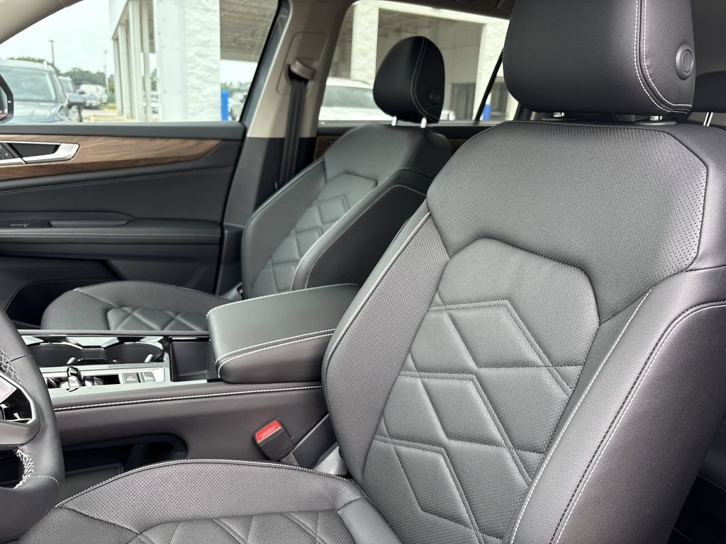 Used 2025 Volkswagen Atlas SE FWD image 12
