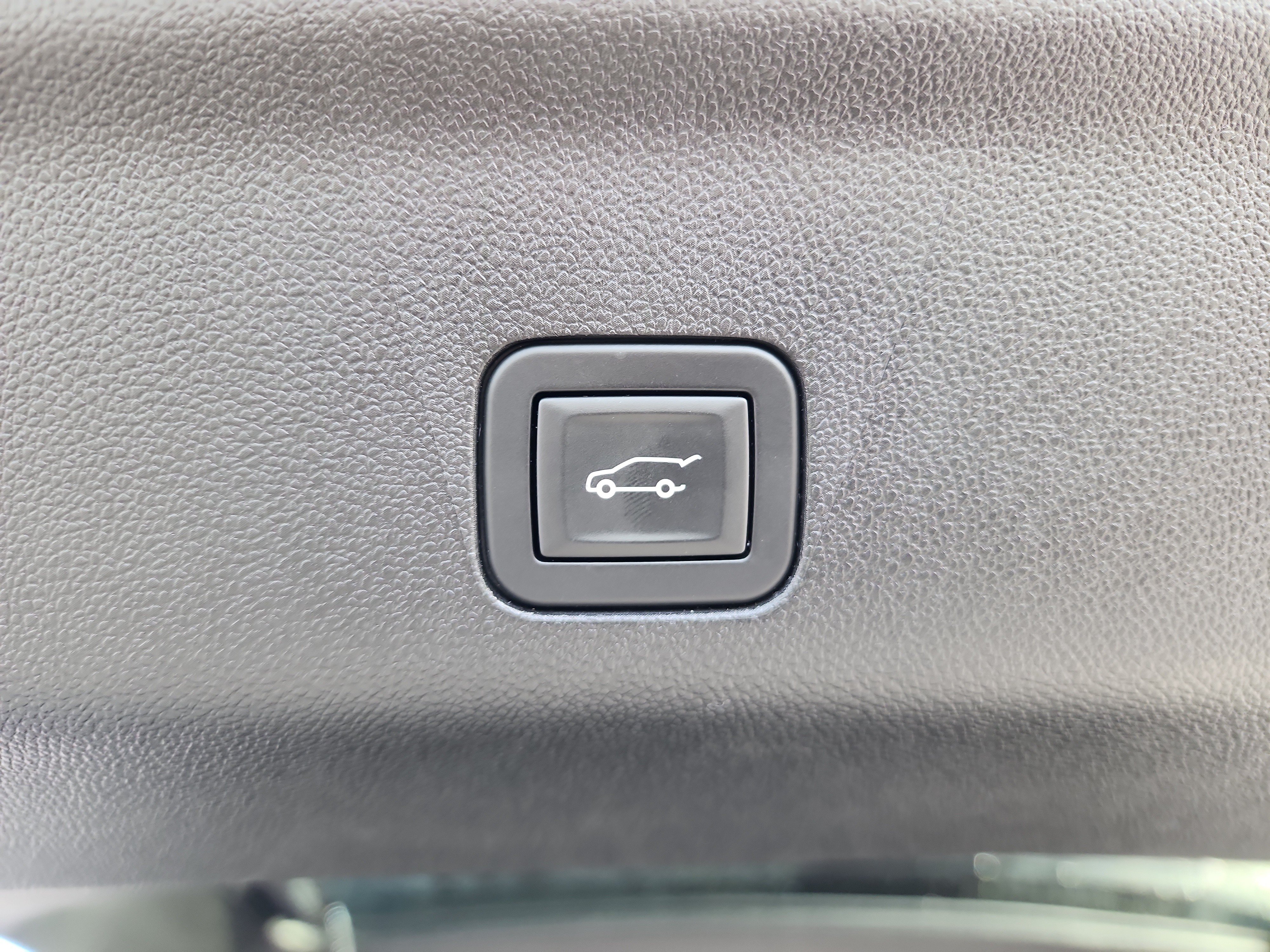 Certified 2024 Chevrolet Tahoe Premier w/ Premium Package AWD/4WD image 33