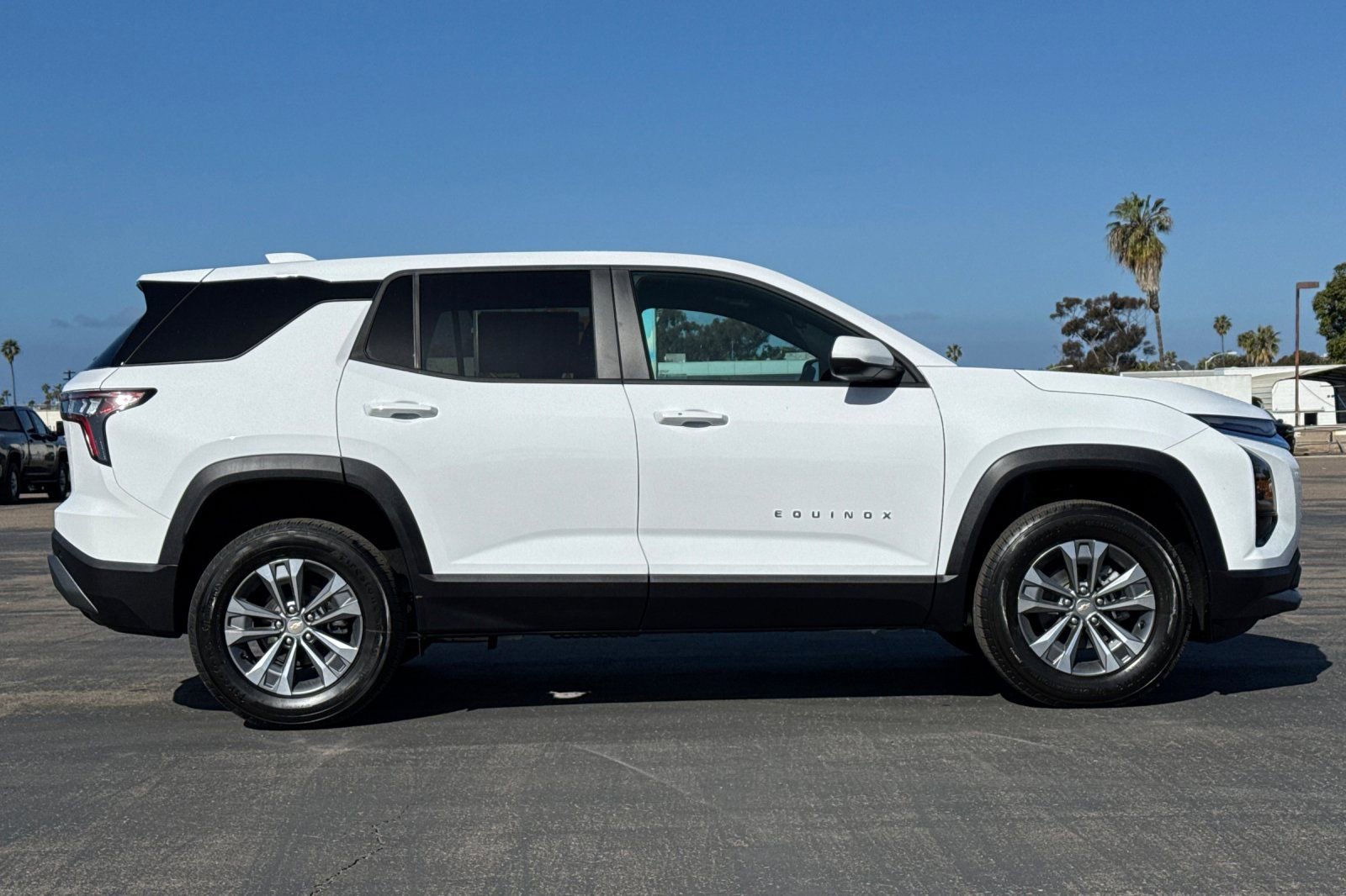 New 2025 Chevrolet Equinox LT image 3