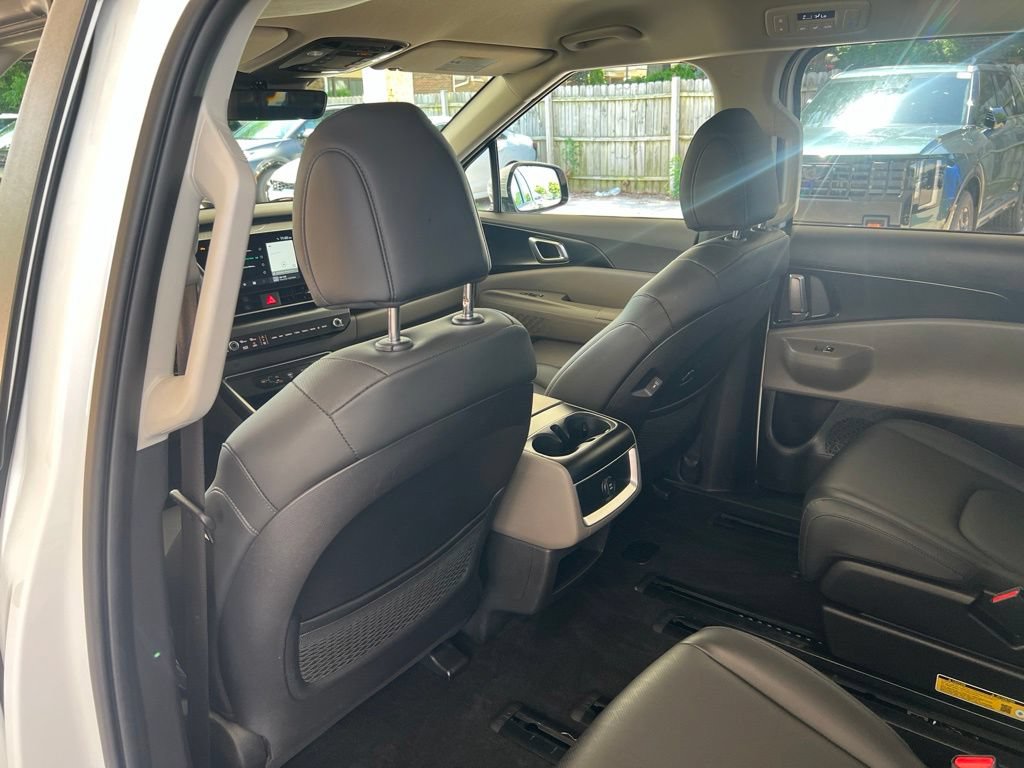 Certified 2025 Kia Carnival FWD image 9