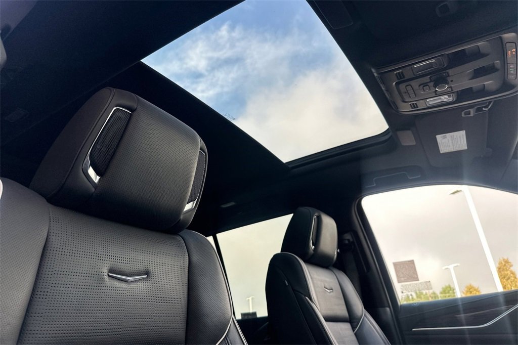 Used 2022 Cadillac Escalade Premium Luxury image 20