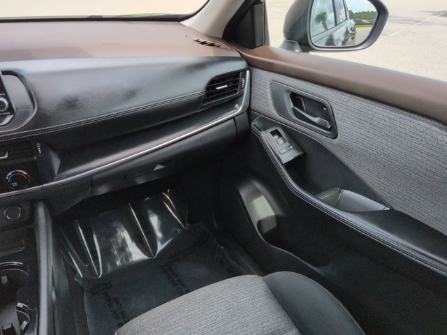 Used 2021 Nissan Rogue S AWD/4WD image 18