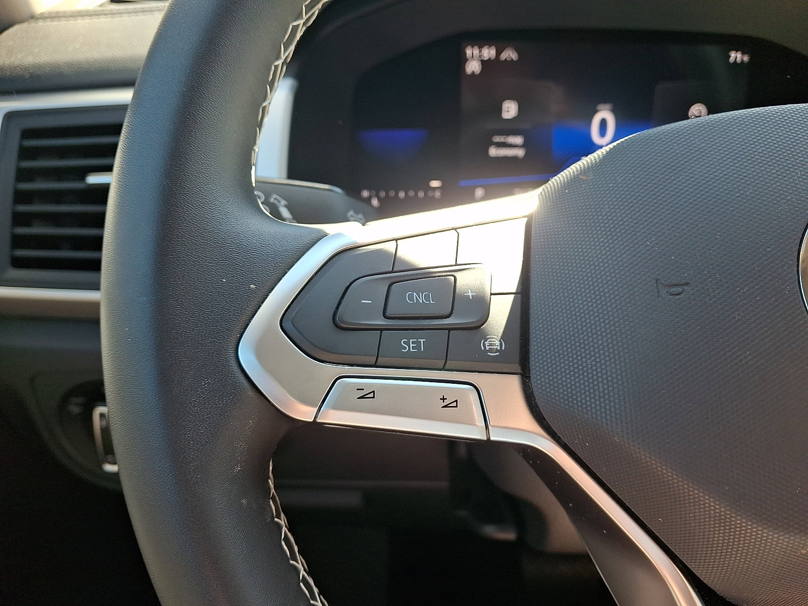 Certified 2023 Volkswagen Atlas SE image 22