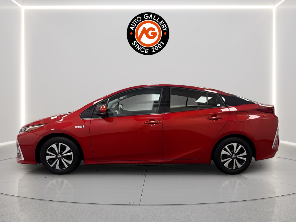 Used 2017 Toyota Prius Prime Advanced FWD image 4