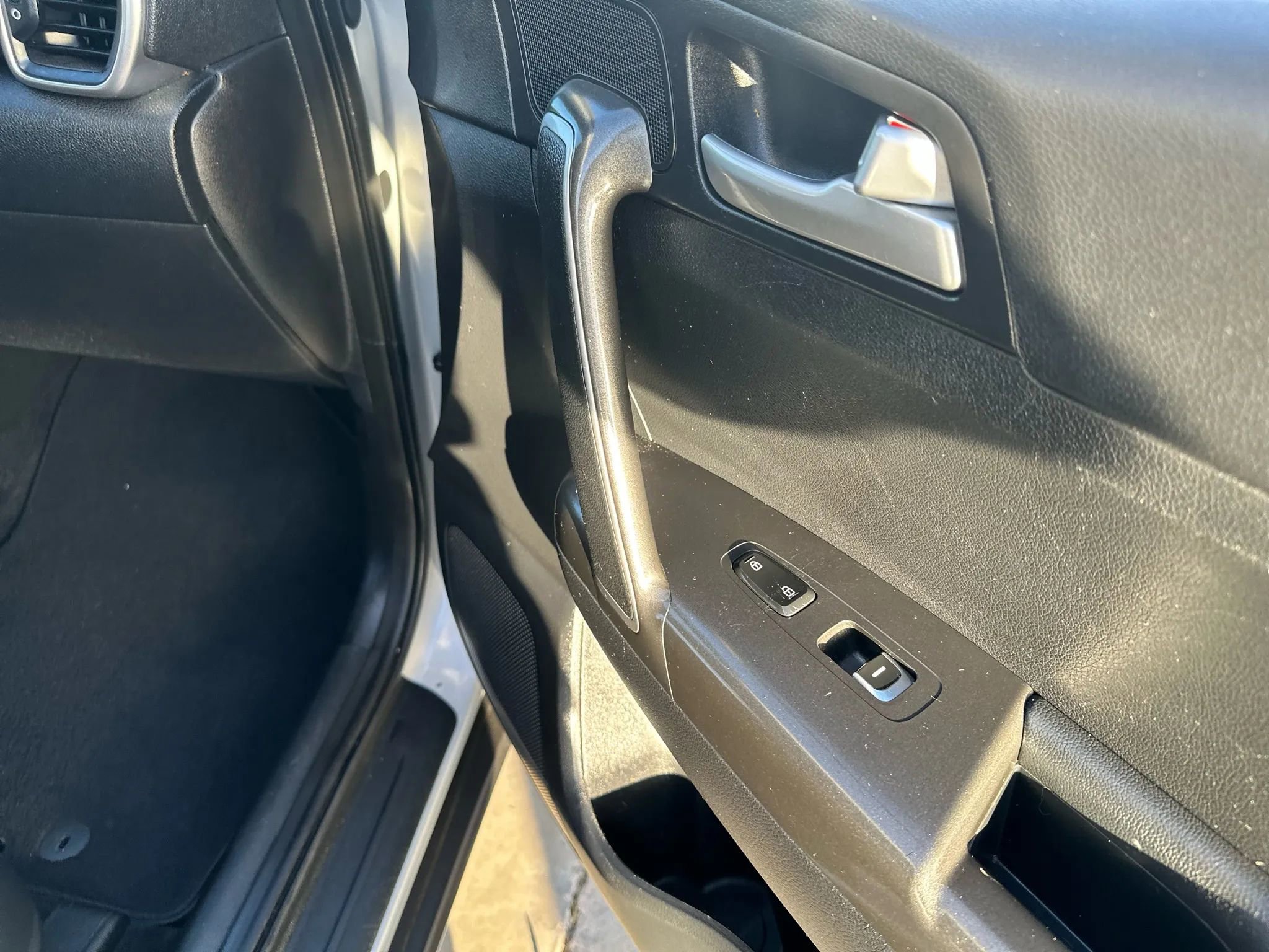 Used 2020 Kia Sportage LX image 23