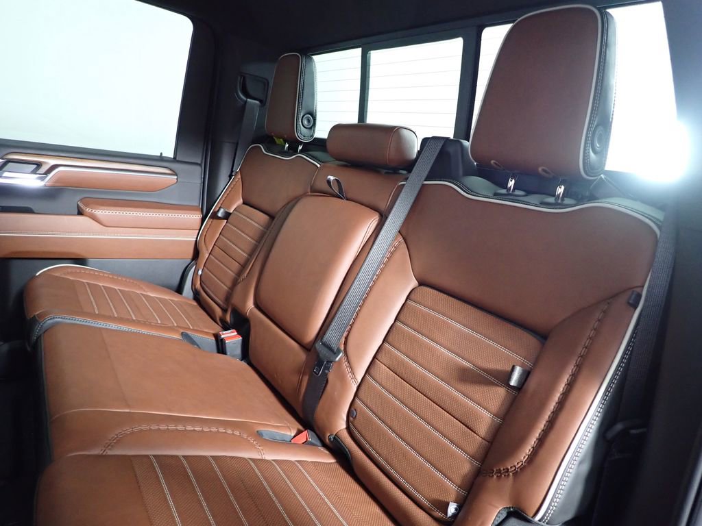 Used 2024 GMC Sierra 2500 Denali Ultimate w/ Snow Plow Prep/Camper Package AWD/4WD image 31