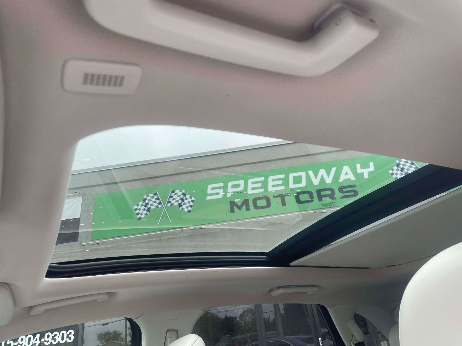 Used 2019 Ford Edge Titanium AWD/4WD image 18