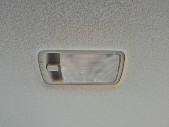 Used 2018 Nissan Kicks SV image 28