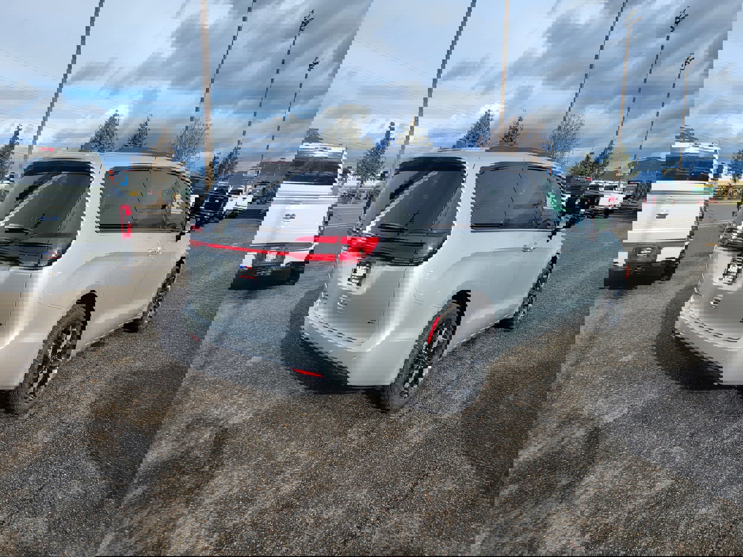 New 2026 Chrysler Pacifica Select w/ S Appearance Package image 3