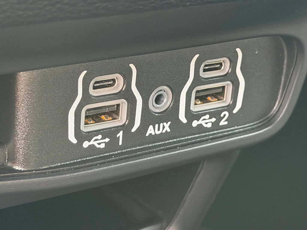Used 2025 Chrysler Pacifica Select FWD image 29
