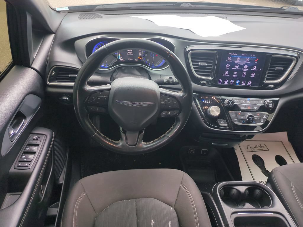 Used 2020 Chrysler Pacifica Touring w/ Advanced Safetytec Group FWD image 18