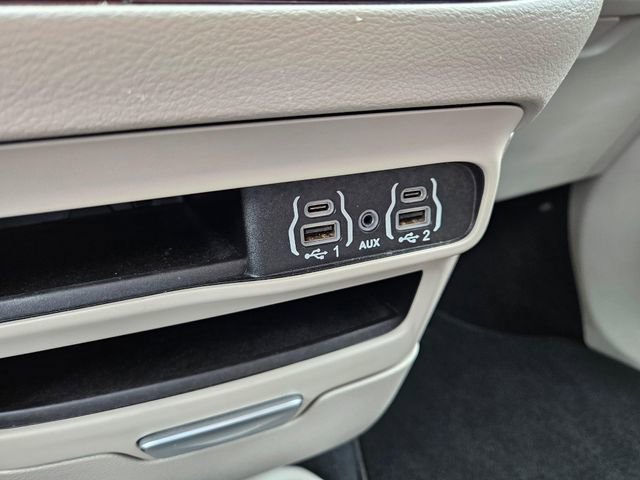 Used 2023 Chrysler Pacifica Touring-L FWD image 33