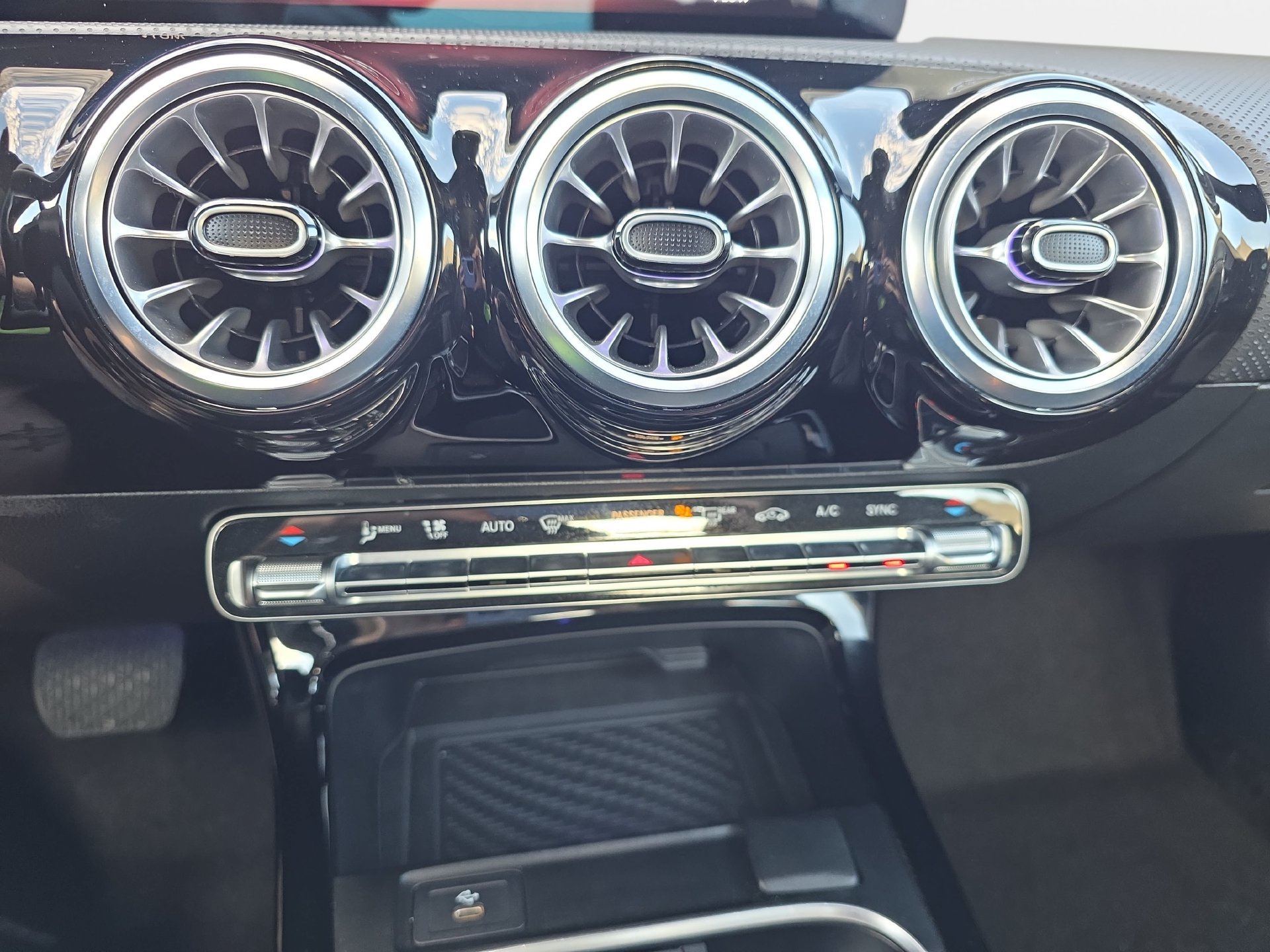 Used 2025 Mercedes-Benz CLA 250 image 23