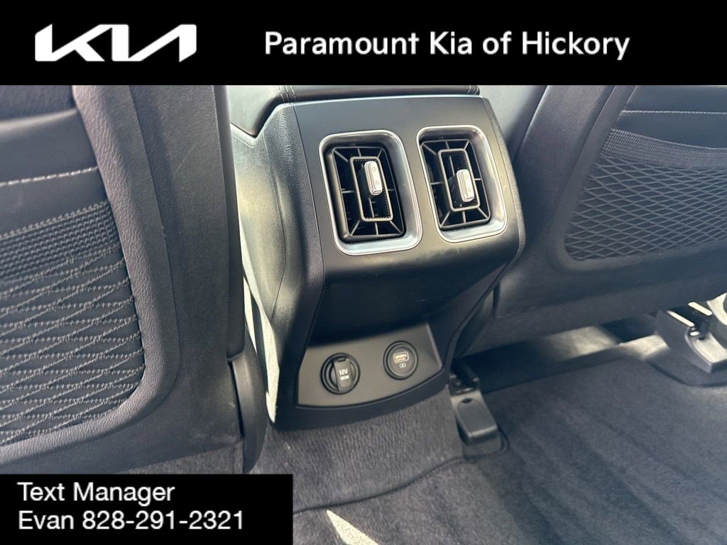 Used 2023 Kia Sorento EX w/ Panoramic Sunroof Package image 18