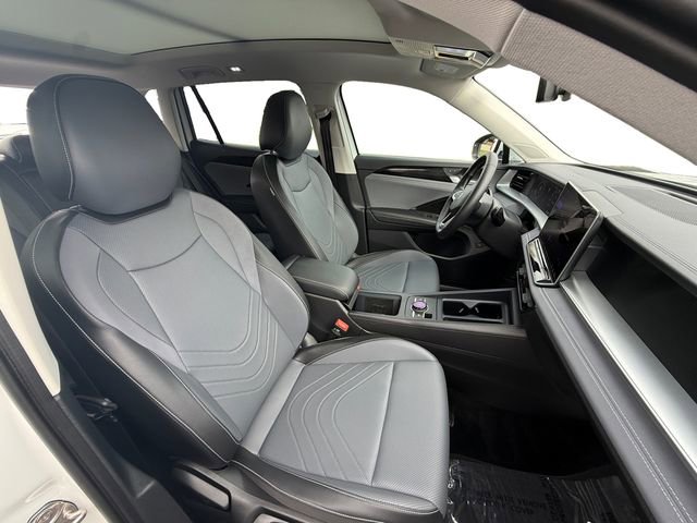 Used 2025 Volkswagen Tiguan SE w/ Panoramic Sunroof Package image 22