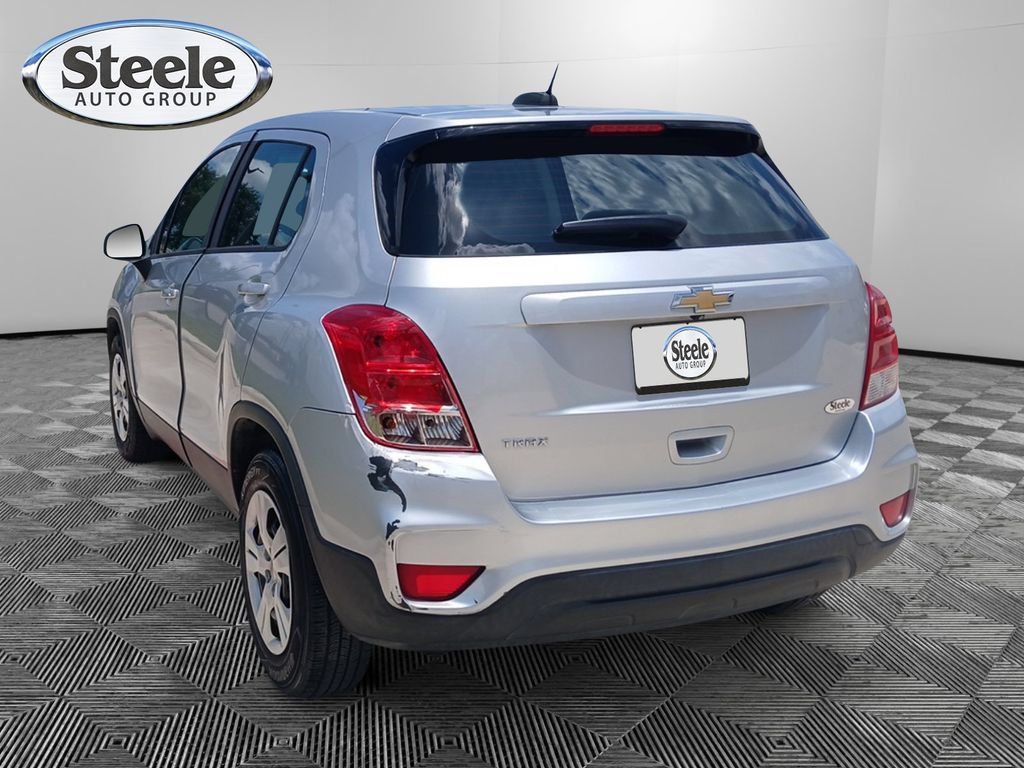 Used 2018 Chevrolet Trax LS FWD image 2