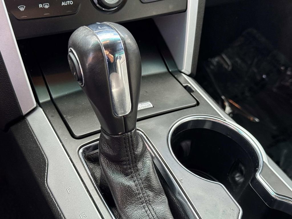 Used 2015 Ford Explorer XLT w/ Equipment Group 202B image 26