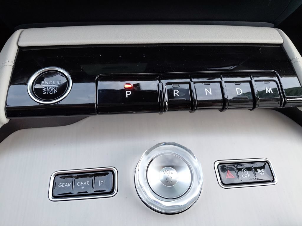 New 2026 Lincoln Navigator L Reserve AWD/4WD image 19