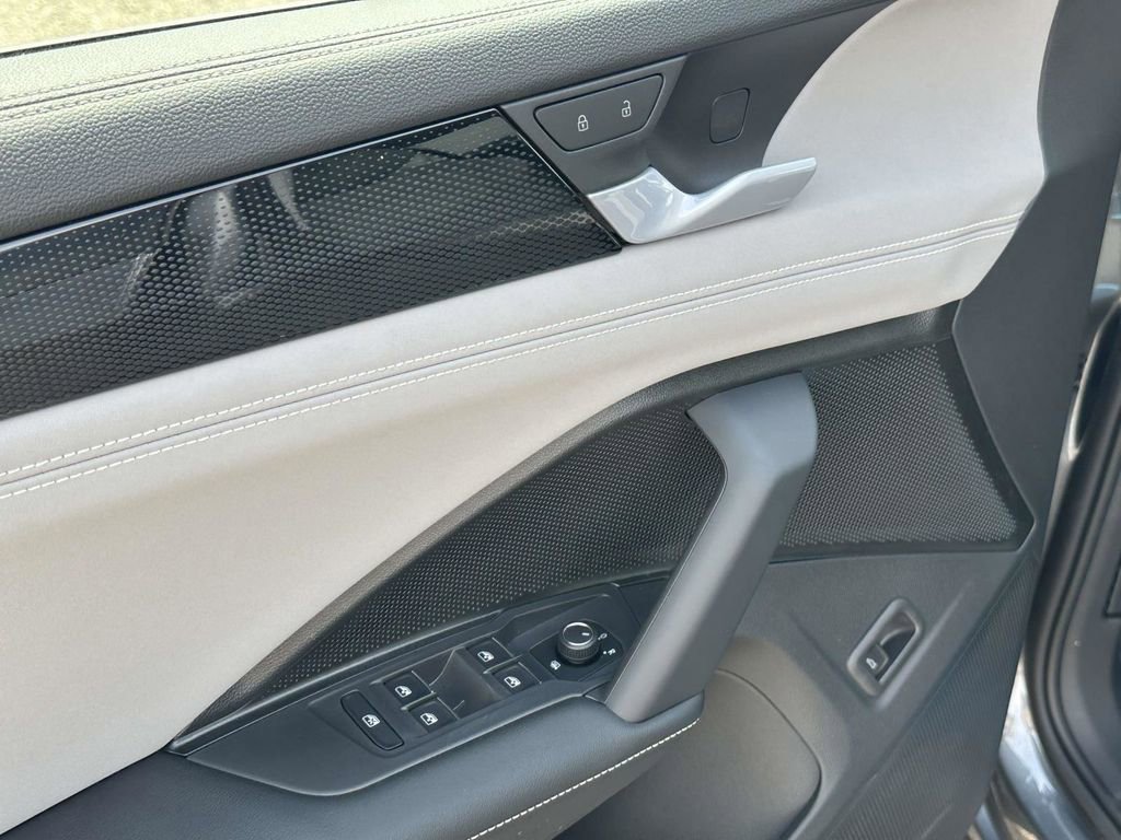 New 2026 Volkswagen Tiguan SE image 13