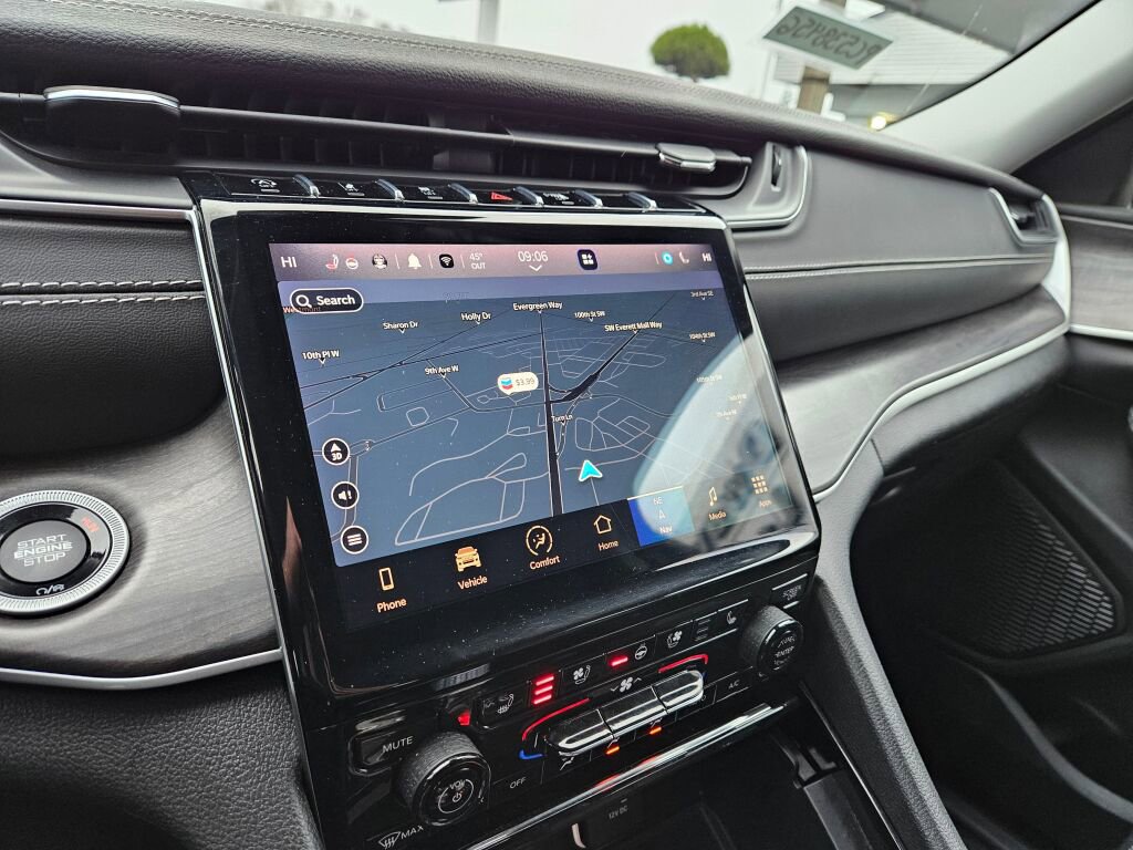 Used 2023 Jeep Grand Cherokee Limited w/ Luxury Tech Group II image 25