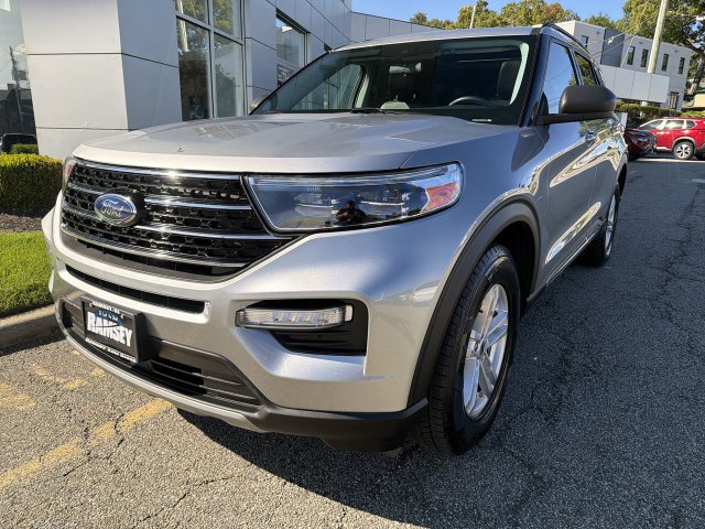 Used 2021 Ford Explorer XLT w/ Equipment Group 202A AWD/4WD image 4