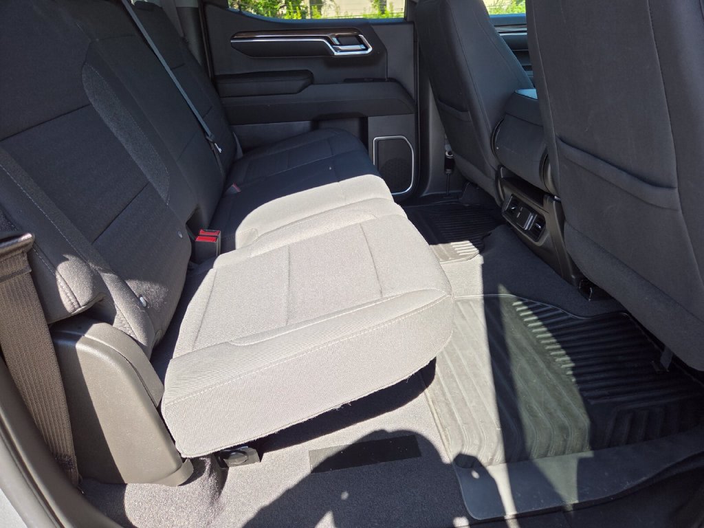 Used 2023 Chevrolet Silverado 1500 LT AWD/4WD image 18