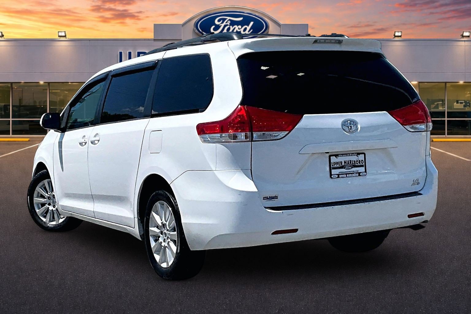 Used 2012 Toyota Sienna LE w/ Towing Pkg AWD/4WD image 2