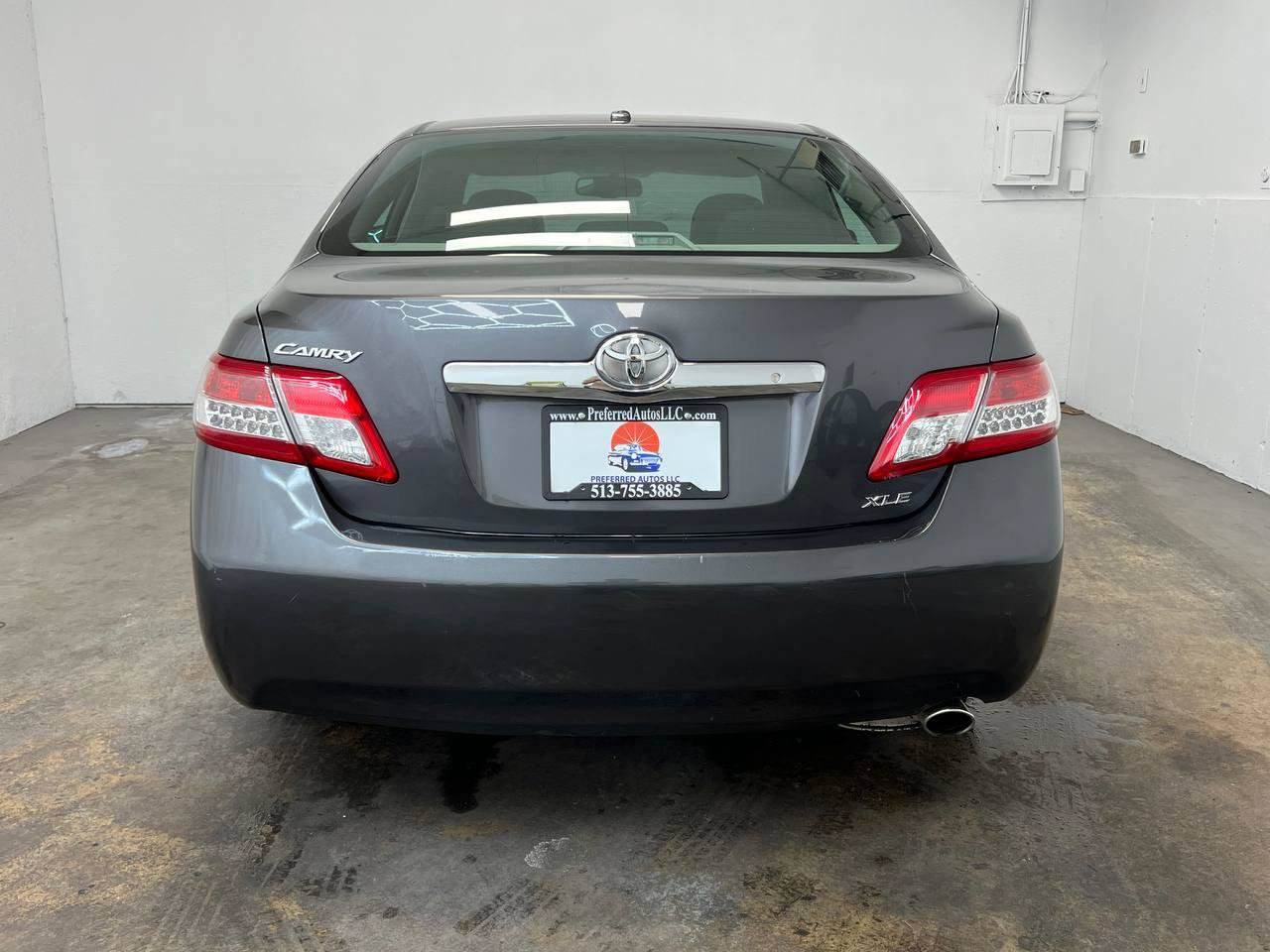 Used 2011 Toyota Camry XLE w/ XLE Extra-Value Pkg #2 FWD image 3