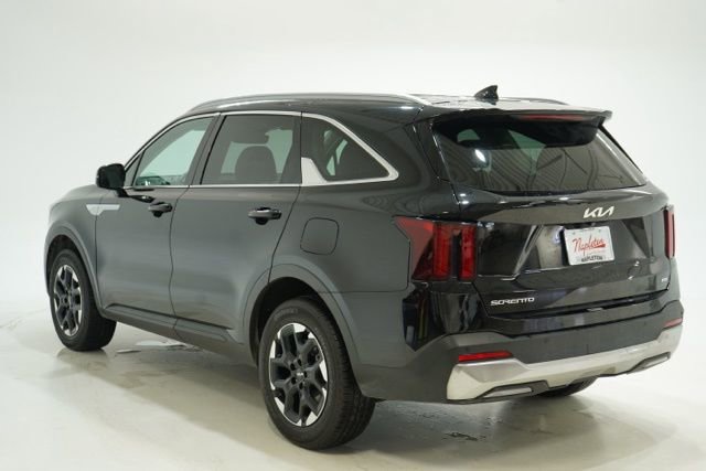 Used 2024 Kia Sorento S image 6
