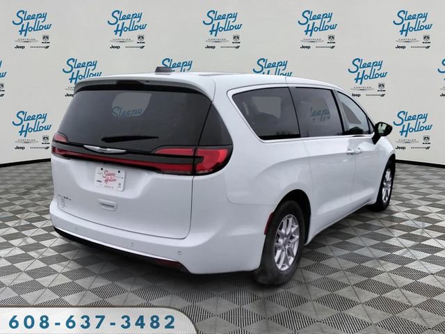 Used 2024 Chrysler Pacifica Touring-L image 5