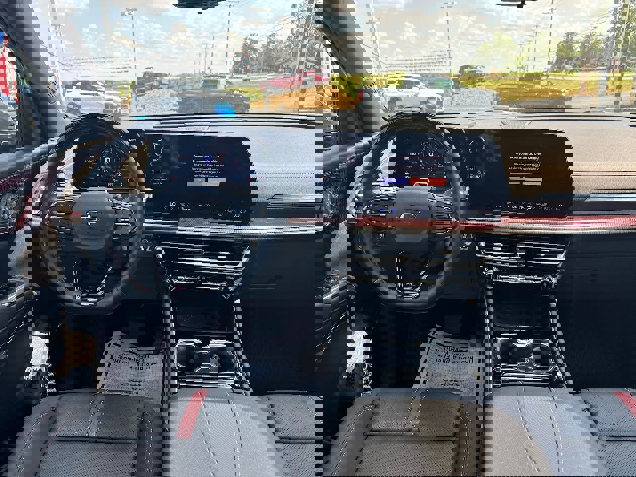 Used 2024 Chevrolet Traverse RS image 17