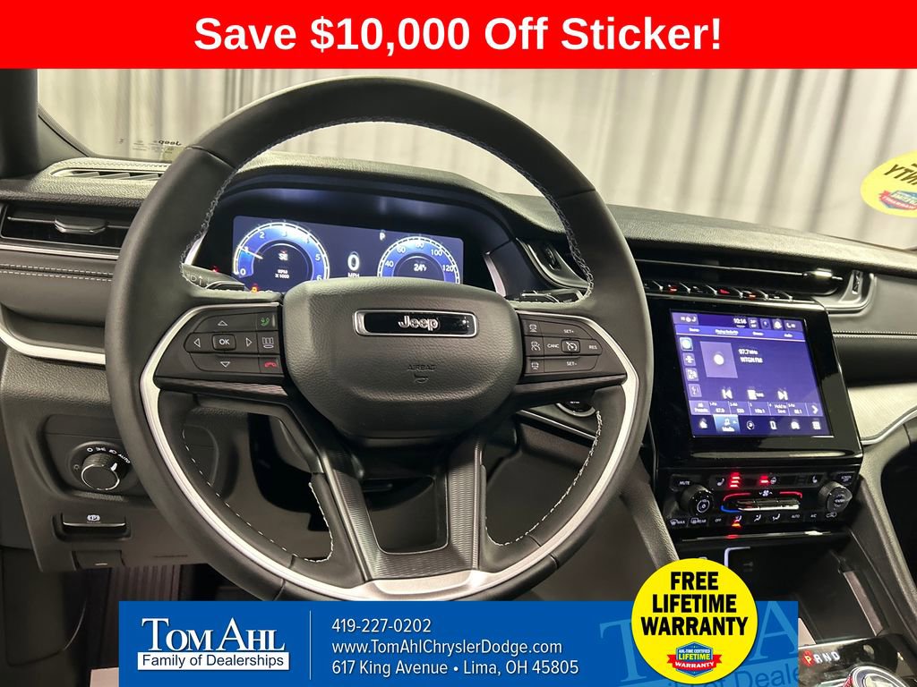 New 2025 Jeep Grand Cherokee L Laredo image 13